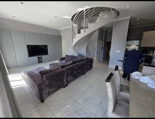 3 BEDROOM PROPERTY TO RENT IN SANDHURST